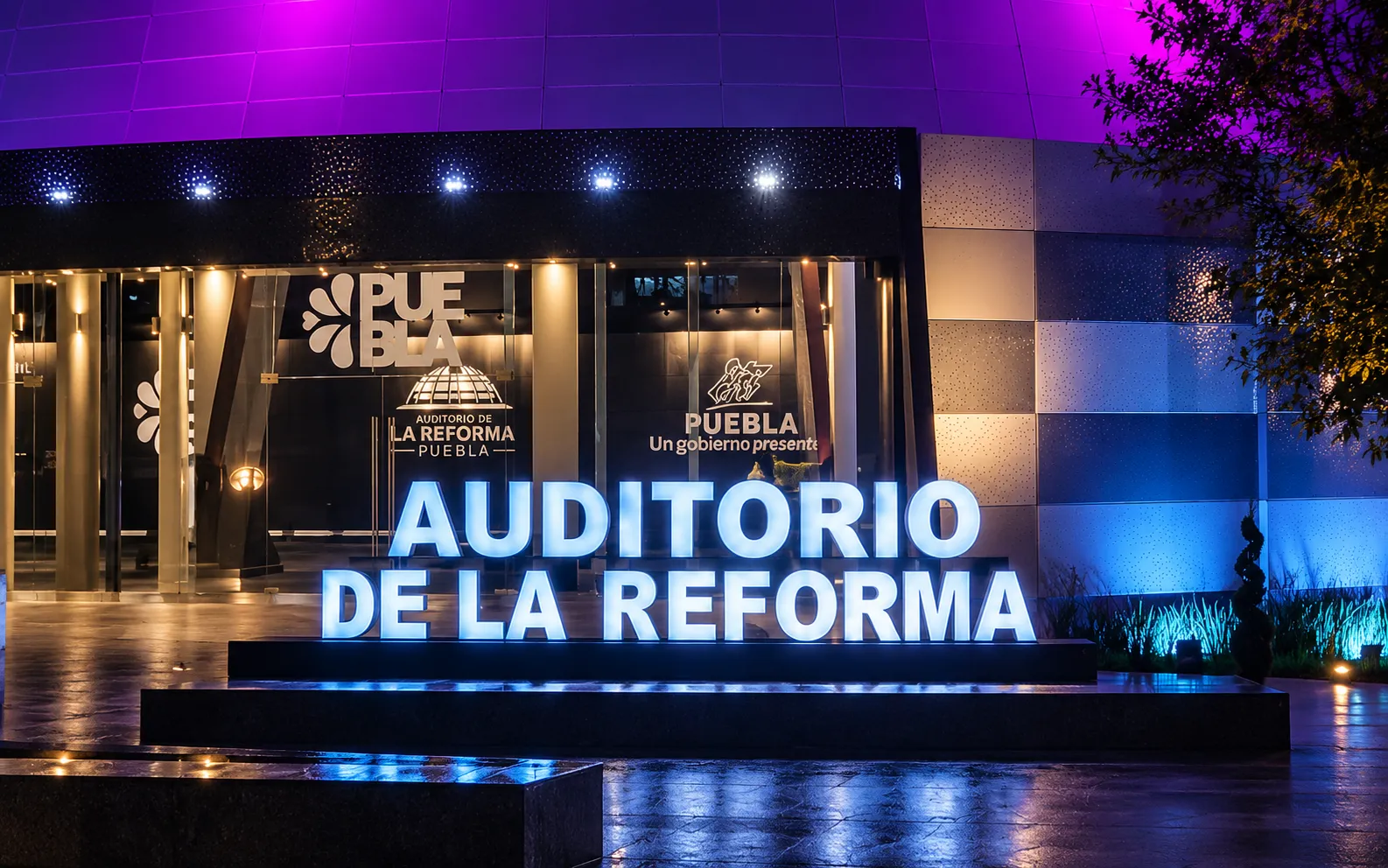 Anuncio 3D de acrílico iluminado para negocio
